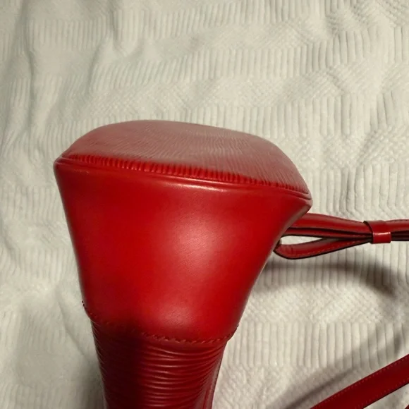 Louis Vuitton Vibrant Red Epi Leather Sling Bag - Picture 7 of 16